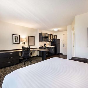 Queen Studio Suite Bathtub Mobility Accessible